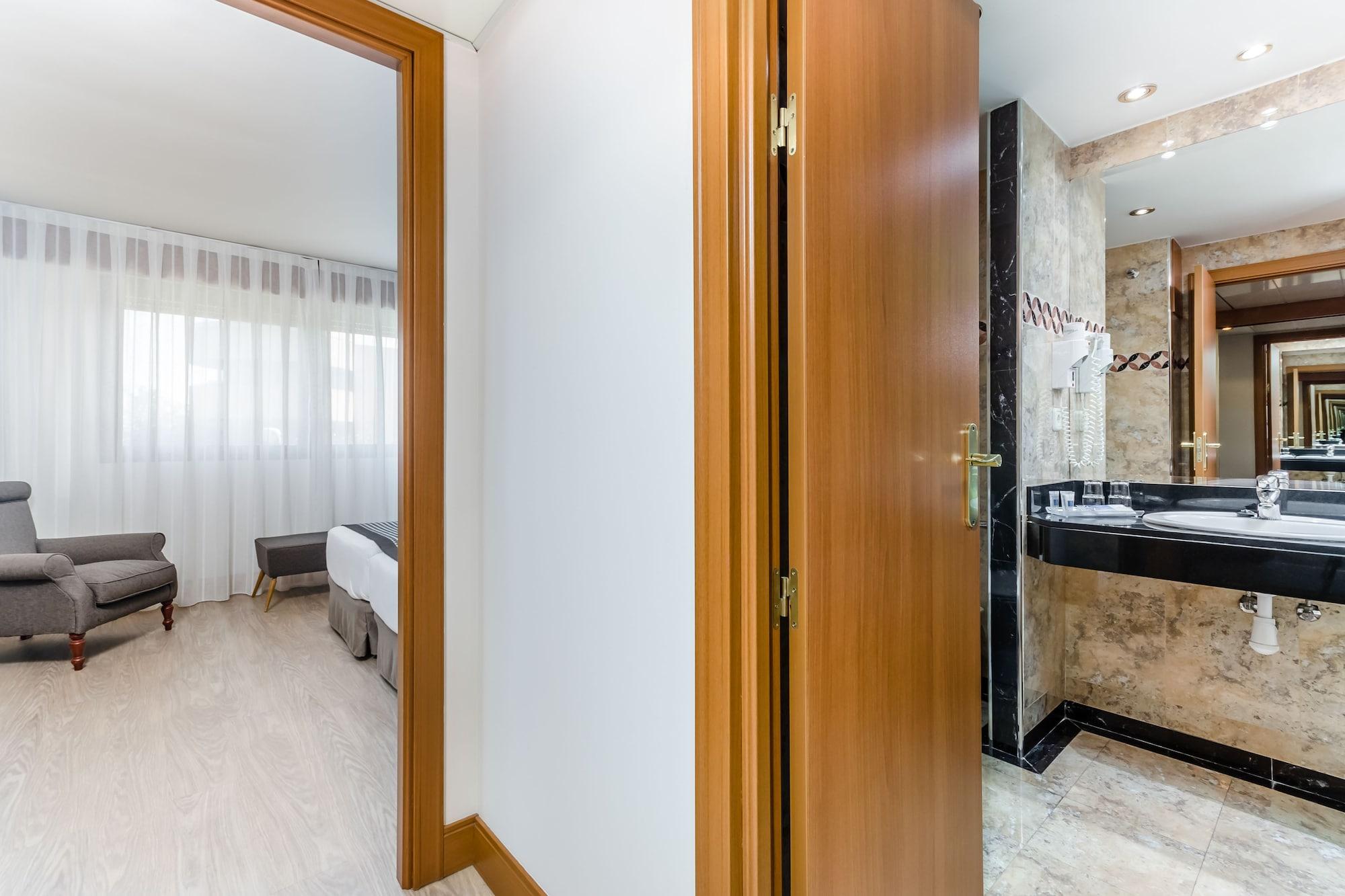 Exe Campus Hotel Cerdanyola del Valles Luaran gambar
