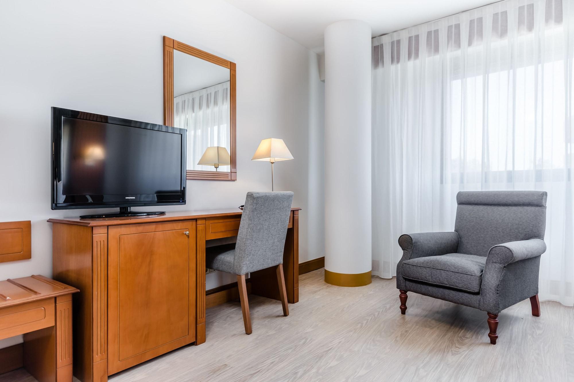 Exe Campus Hotel Cerdanyola del Valles Luaran gambar