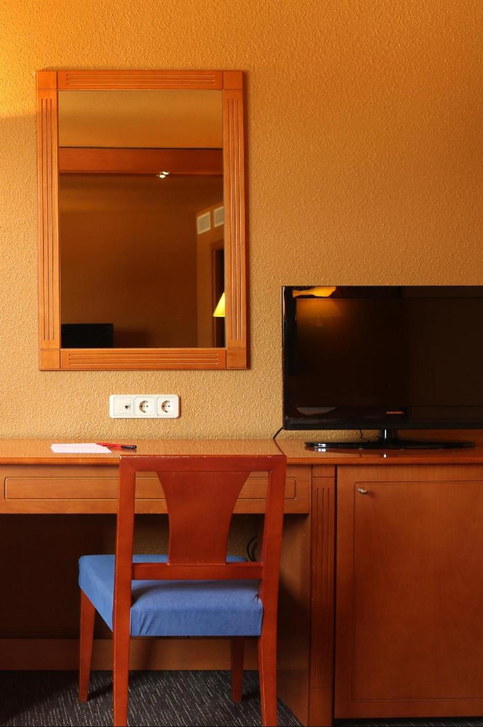 Exe Campus Hotel Cerdanyola del Valles Luaran gambar