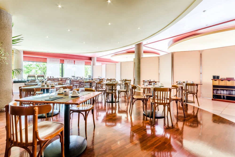 Exe Campus Hotel Cerdanyola del Valles Luaran gambar