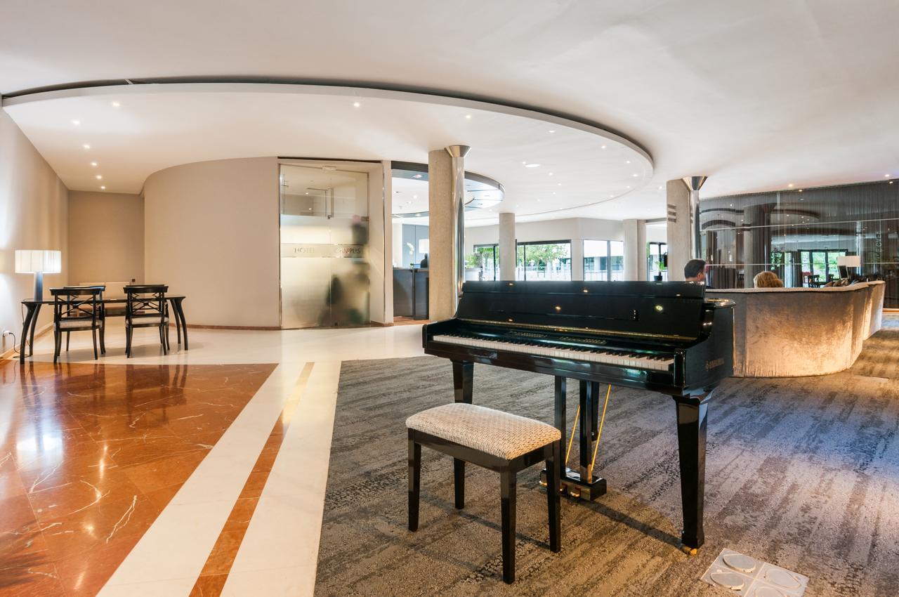 Exe Campus Hotel Cerdanyola del Valles Luaran gambar