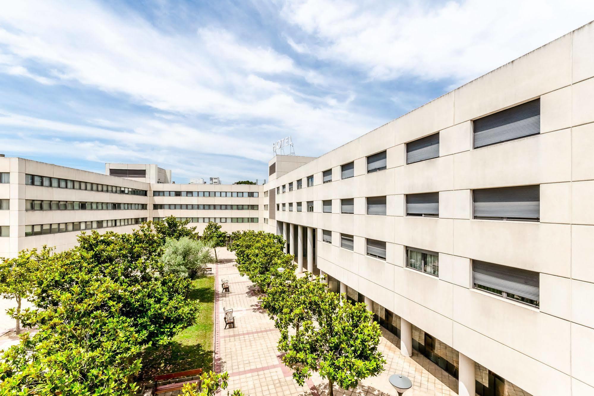 Exe Campus Hotel Cerdanyola del Valles Luaran gambar