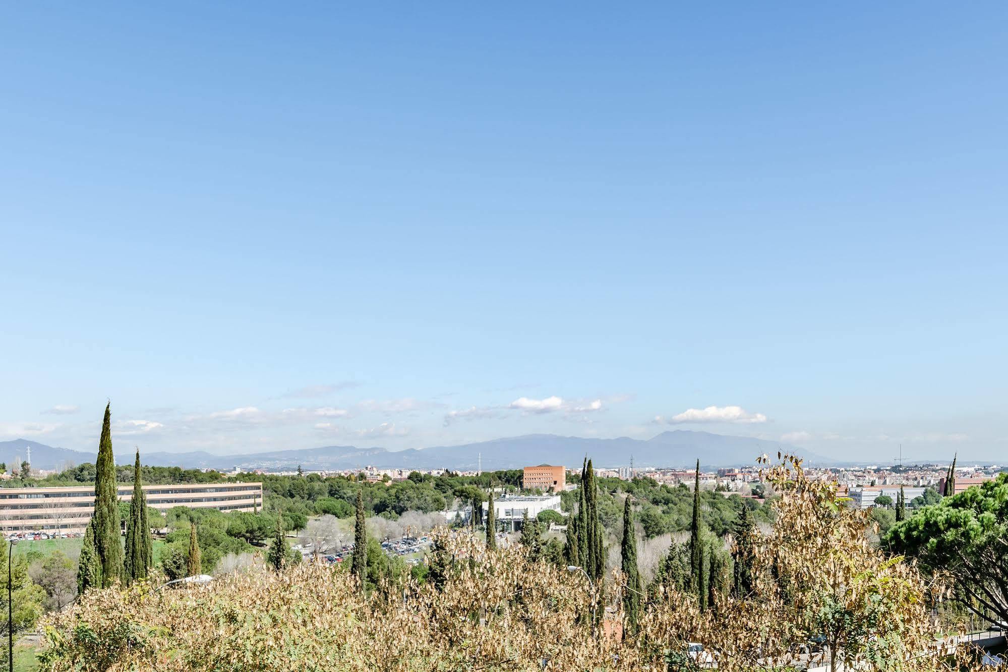 Exe Campus Hotel Cerdanyola del Valles Luaran gambar